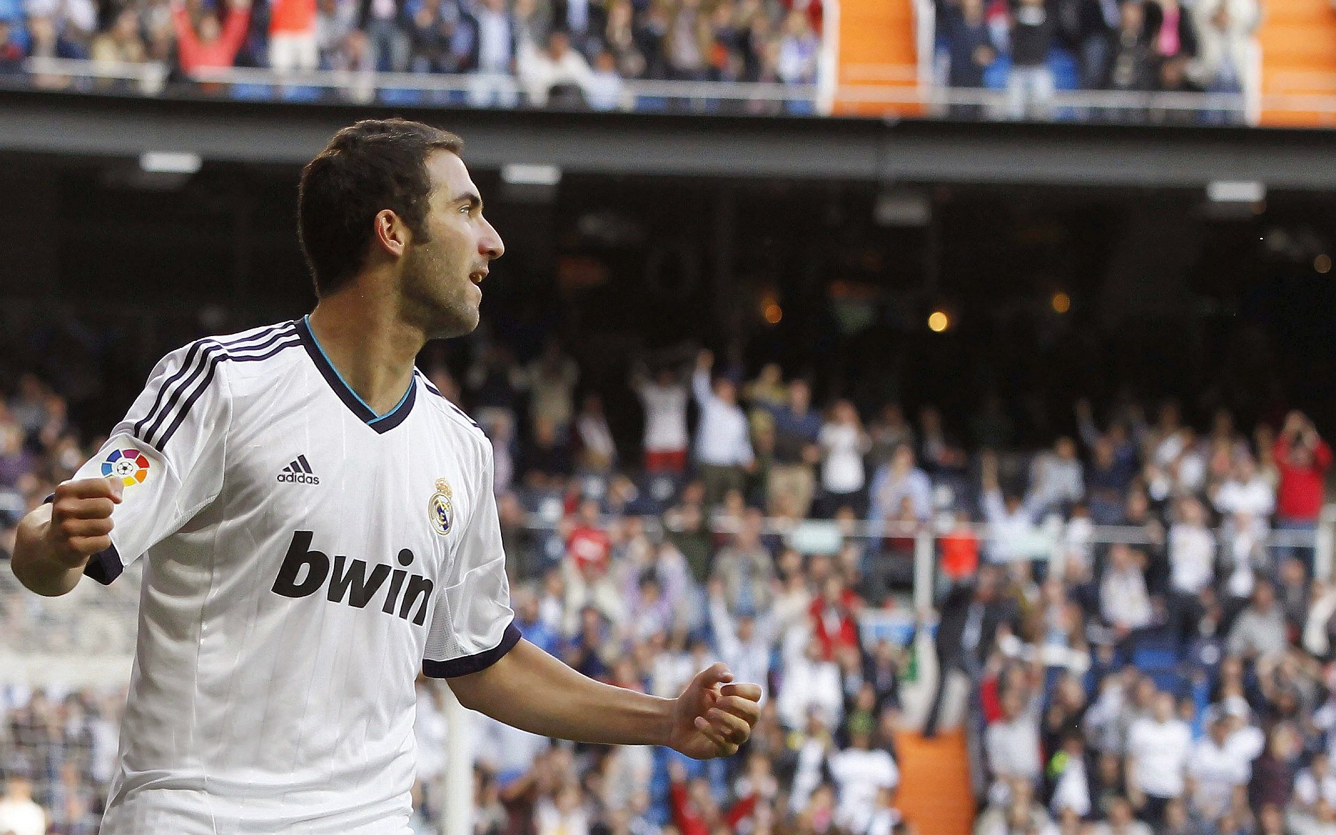 开云下载-“英超焦点战：榜首大战精彩纷呈”，英超首秀