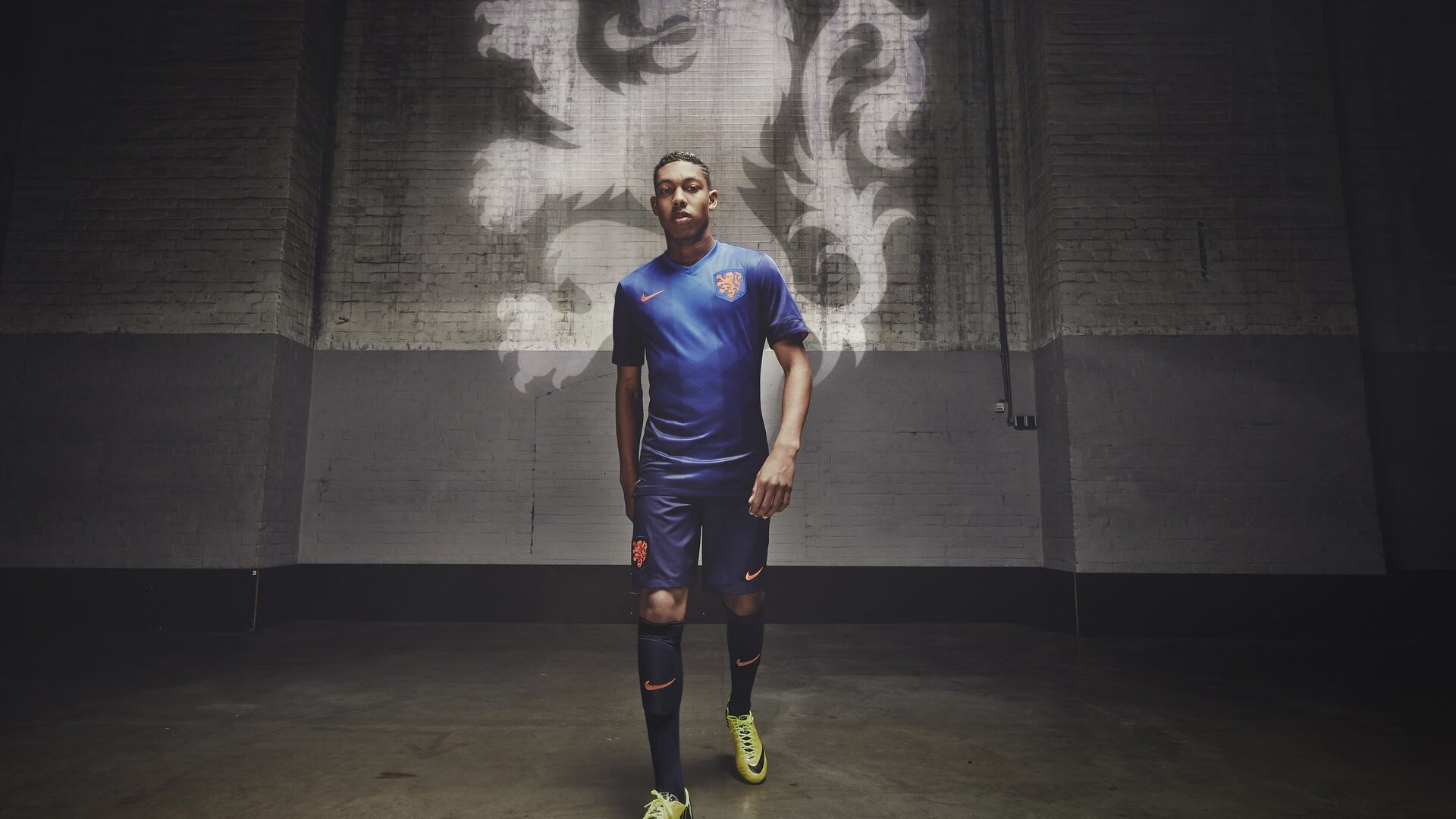 冬季越野滑雪，雪白世界的速度冒险，越野滑雪视频